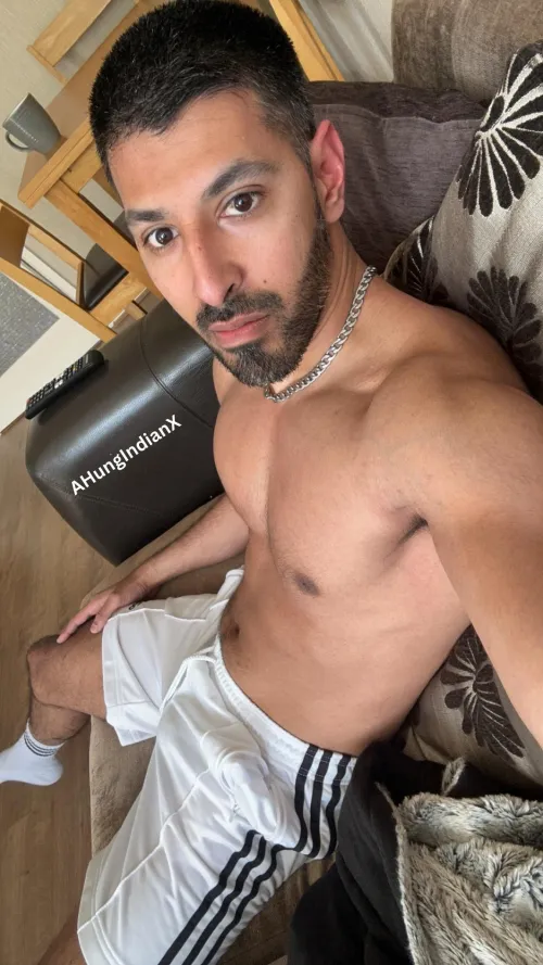 33 UK. XL looking for hot guys to trade with. SC: AHungIndianX by NWLondonLad