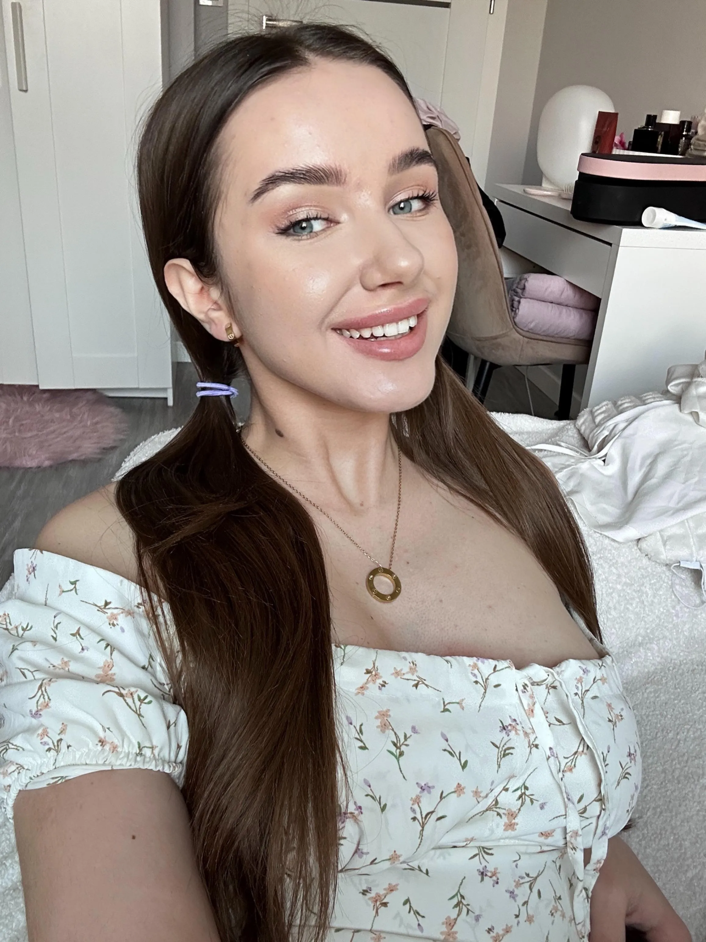 Could my smile make someone here fall in love with me posted by DazzllingaGraace