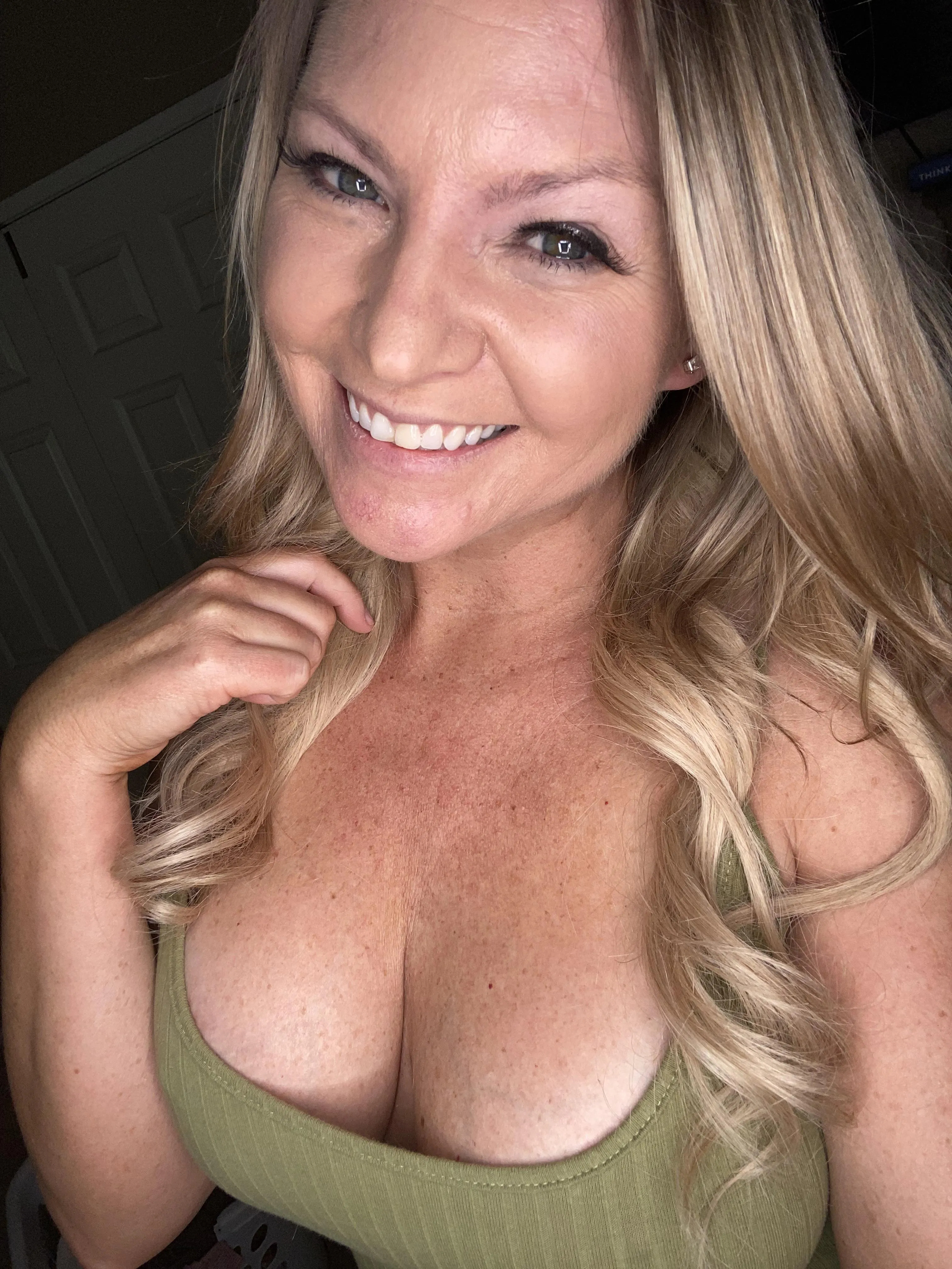 Happy MILF Monday posted by BriBrooksxxx