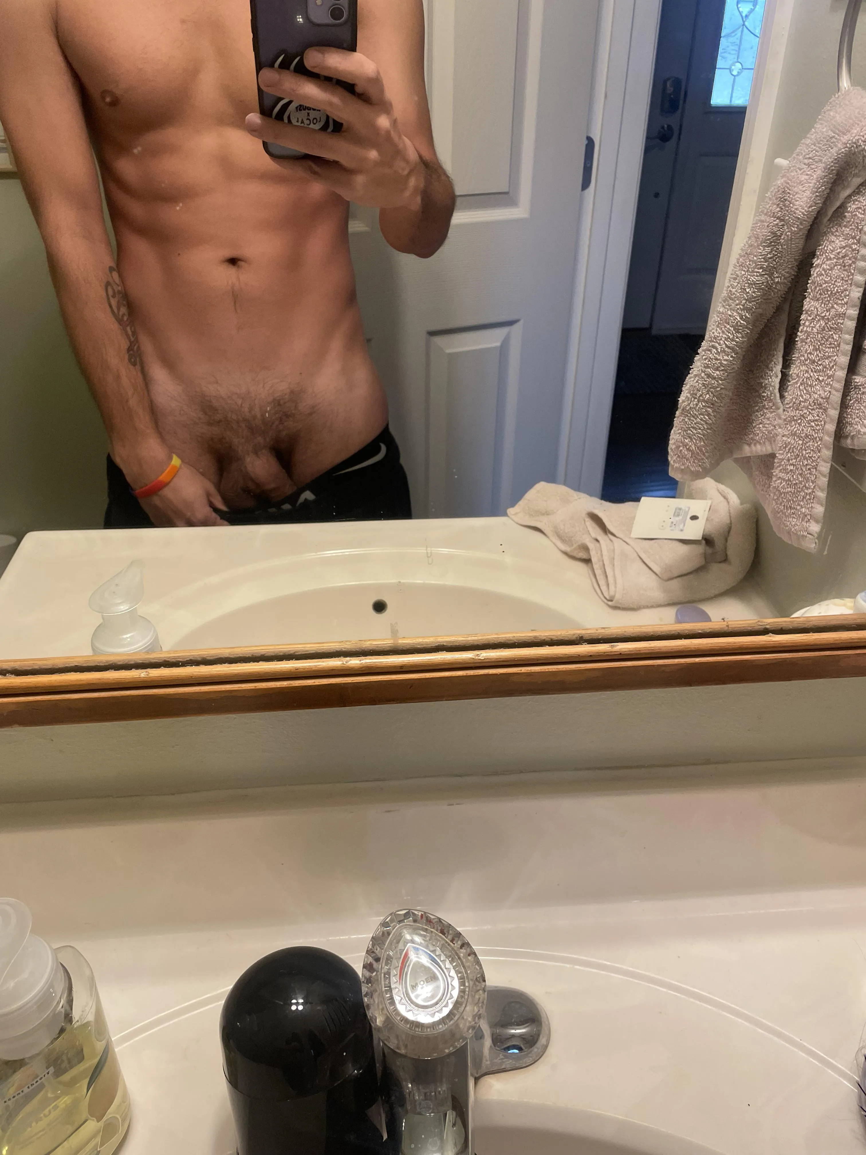 I know there’s a cashfag here that wants this cock posted by LivingBeginning4019
