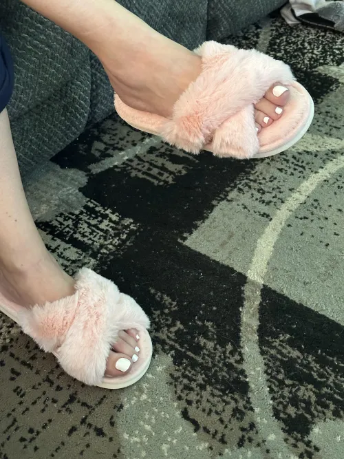 New fuzzy slippers by brasilia_nailart