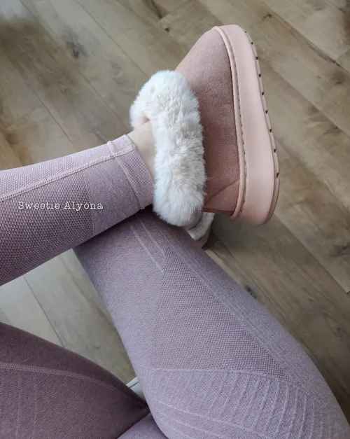 Warm and comfy by SweetieAlyona