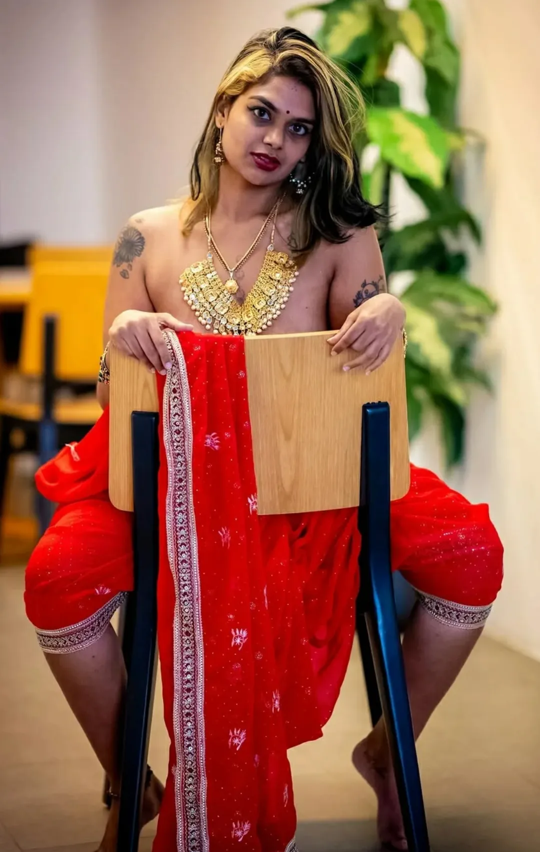 Who is this? Anyone ?any collection? posted by Large-Cobbler-894