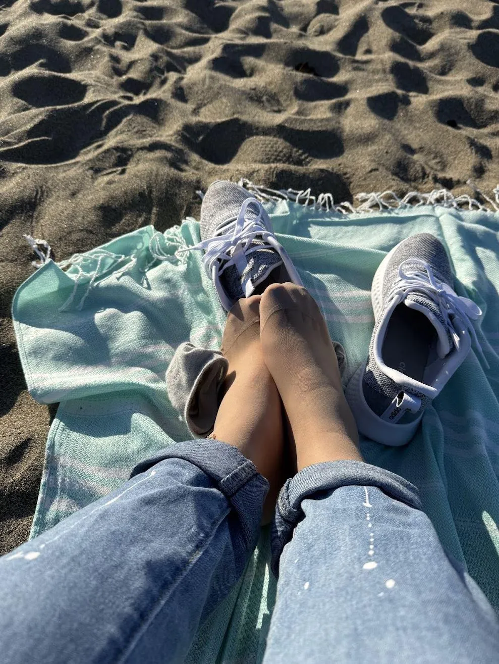 Pantyhose and jeans at the beach posted by kaylaf19