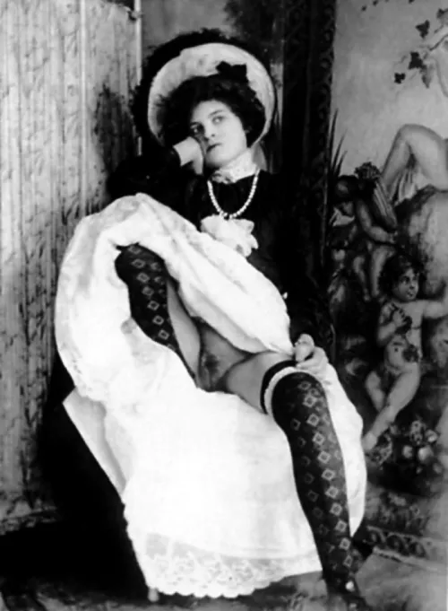 Under her skirts by elfstimulation