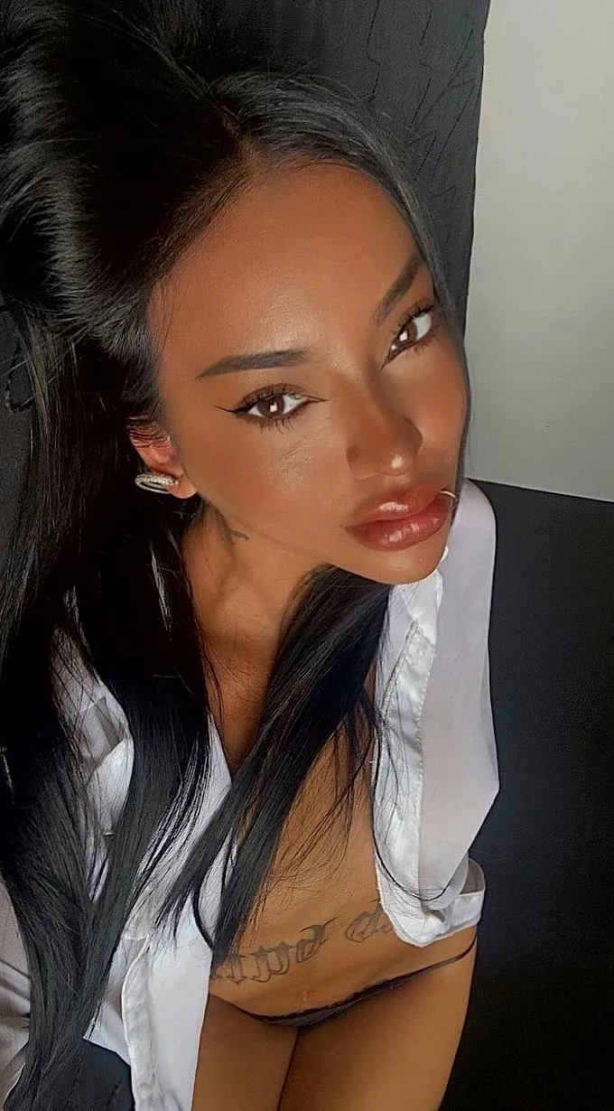 F20 Looking for a cool man will warm up the heat of my body. posted by SnowTinker