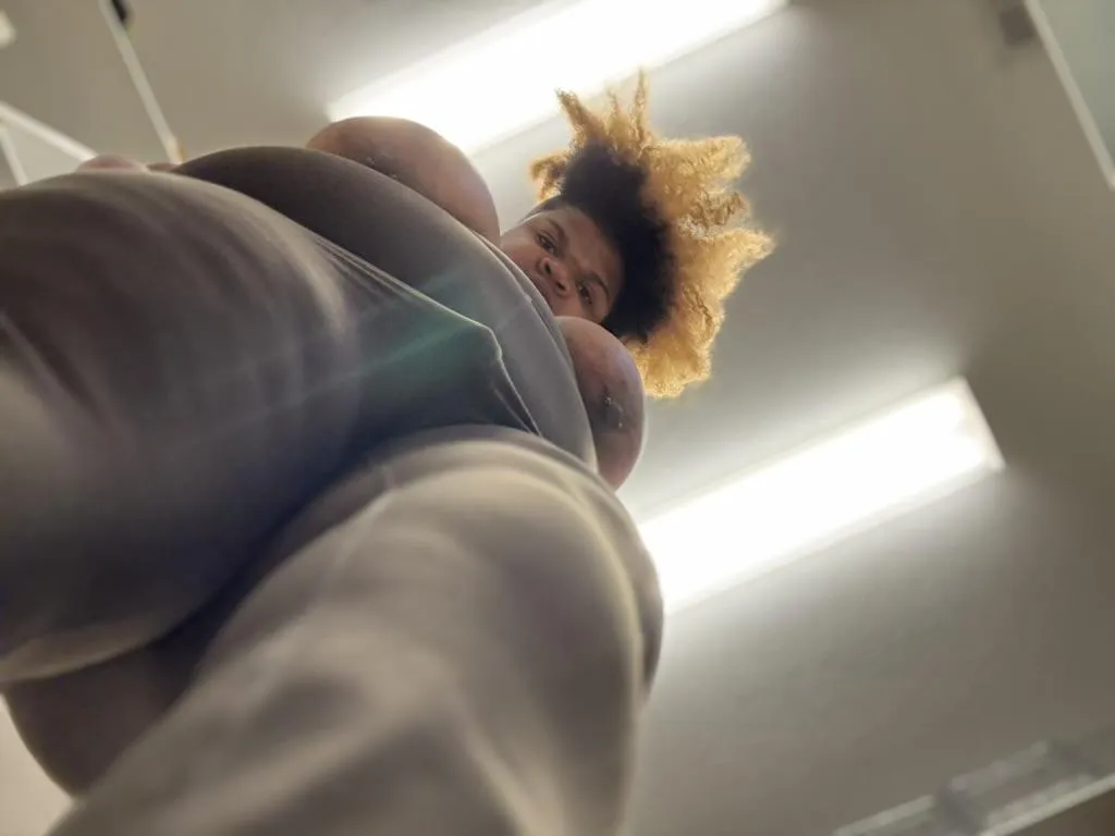 I see you looking. posted by hopenwyde