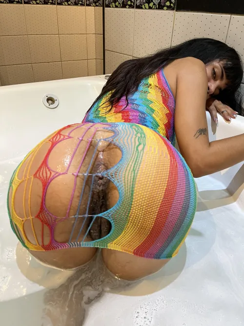 My [h]airy ass by RootsGaia