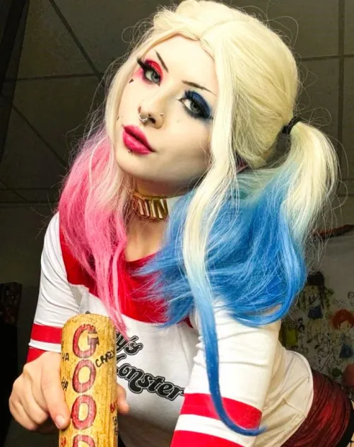 my ( Harley Quinn) cosplay by violenthomie