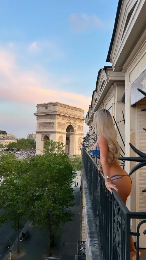 What the best part of the view? by BigBlackEagle01