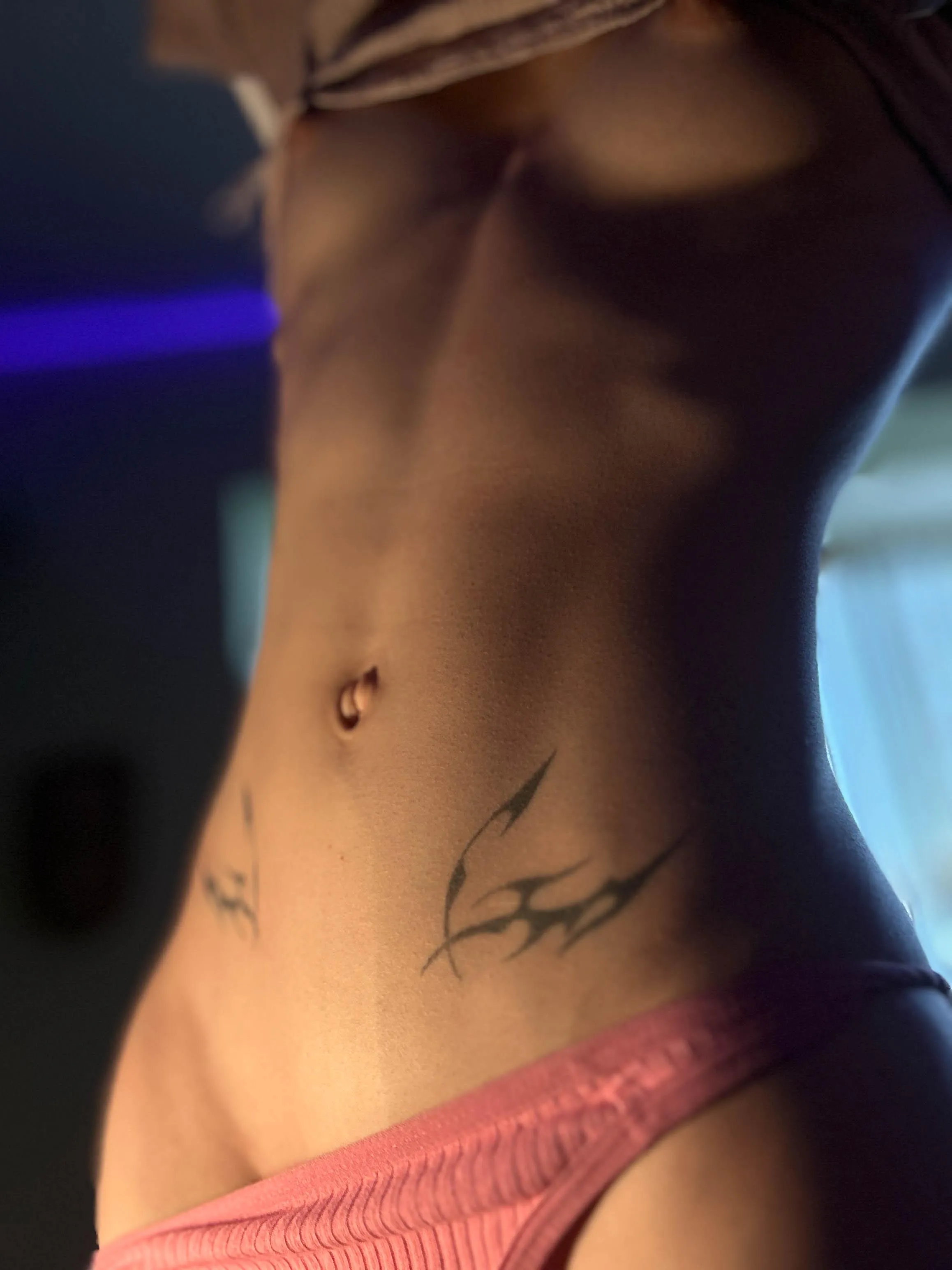 A lightweight body with heavyweight attraction posted by Isla_Lucinda