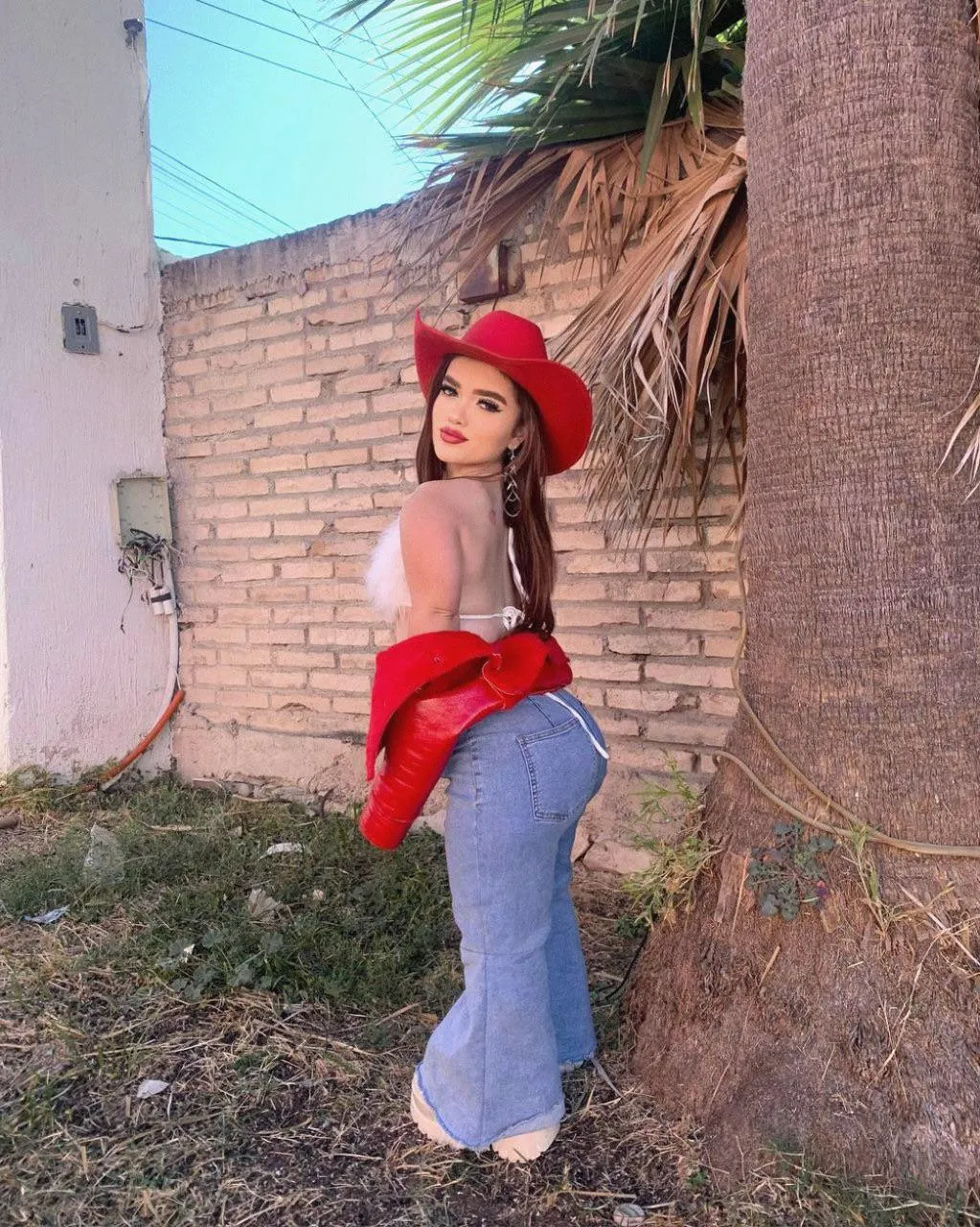 Howdy like my outfit? posted by luna_wave2