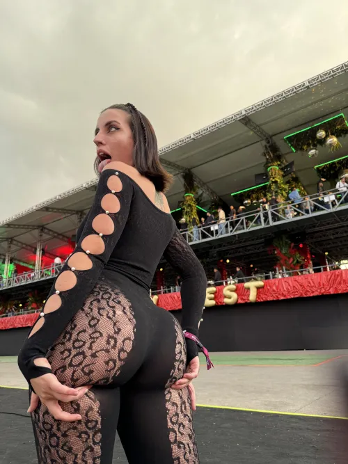 Long tongue, big ass by kimisias