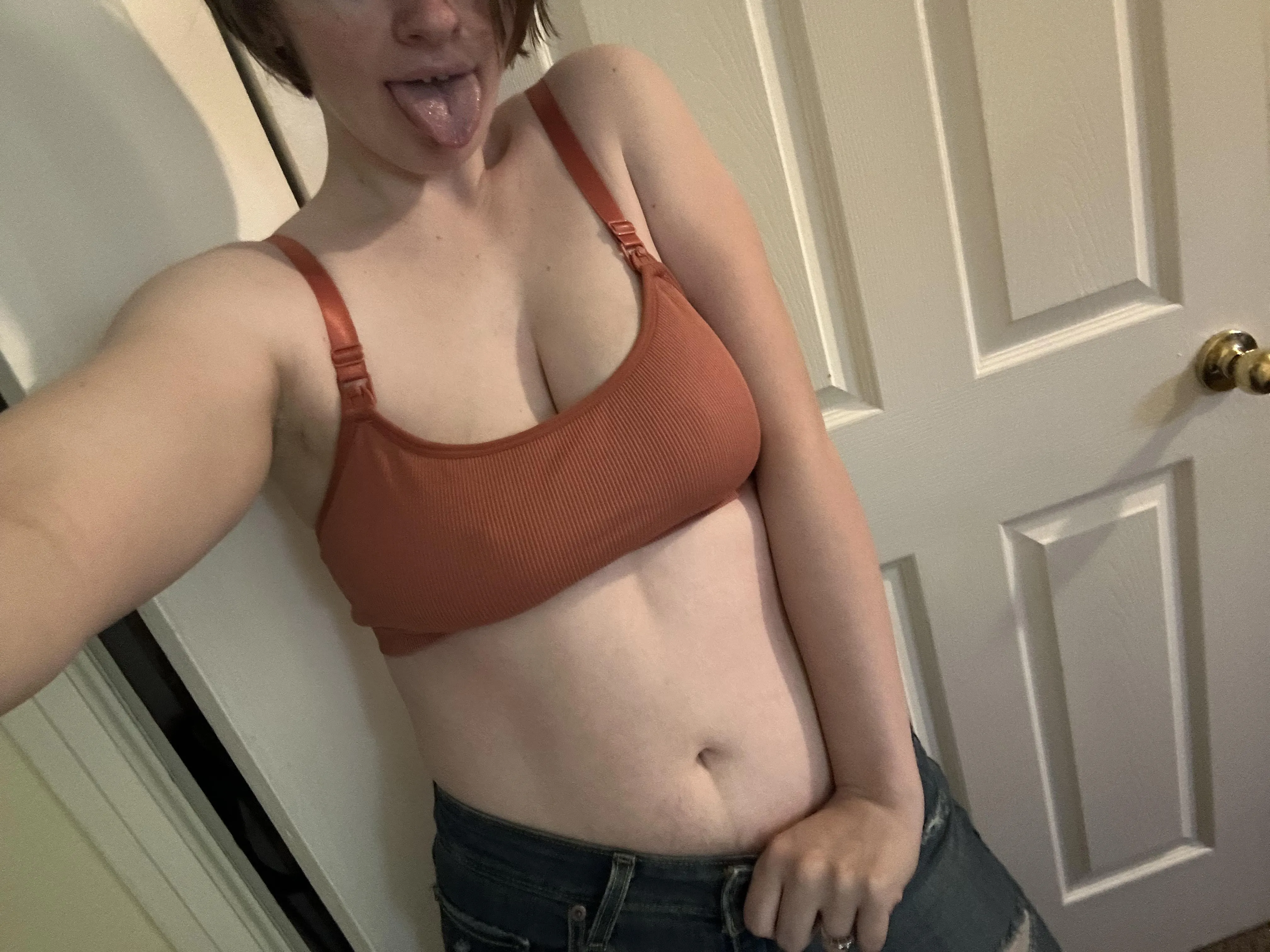 [seller] 23yr old MILF [used items] [heels] [feet] posted by KaceyLouis