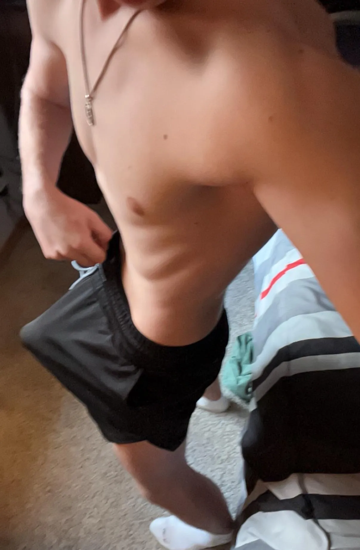 [18 Straight] Lacking entertainment posted by Feisty-Act6590