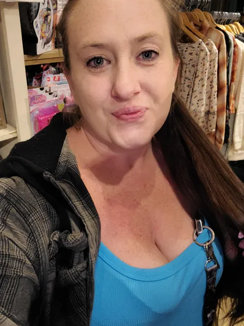 Happy thrusday... 1 more day and its the weekend! by BekkaBadd