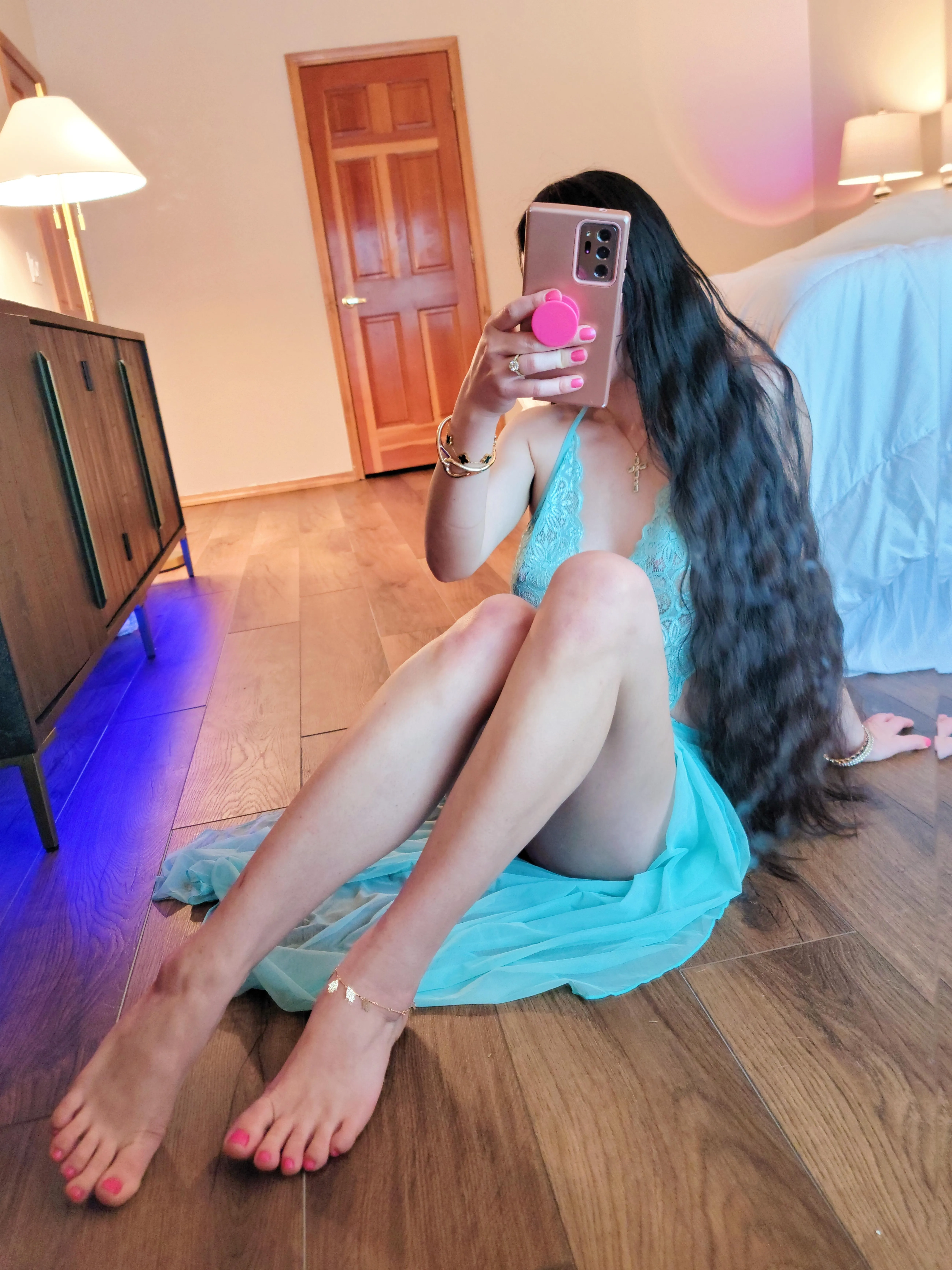 Long legs on an Asian mom posted by Dollywinks