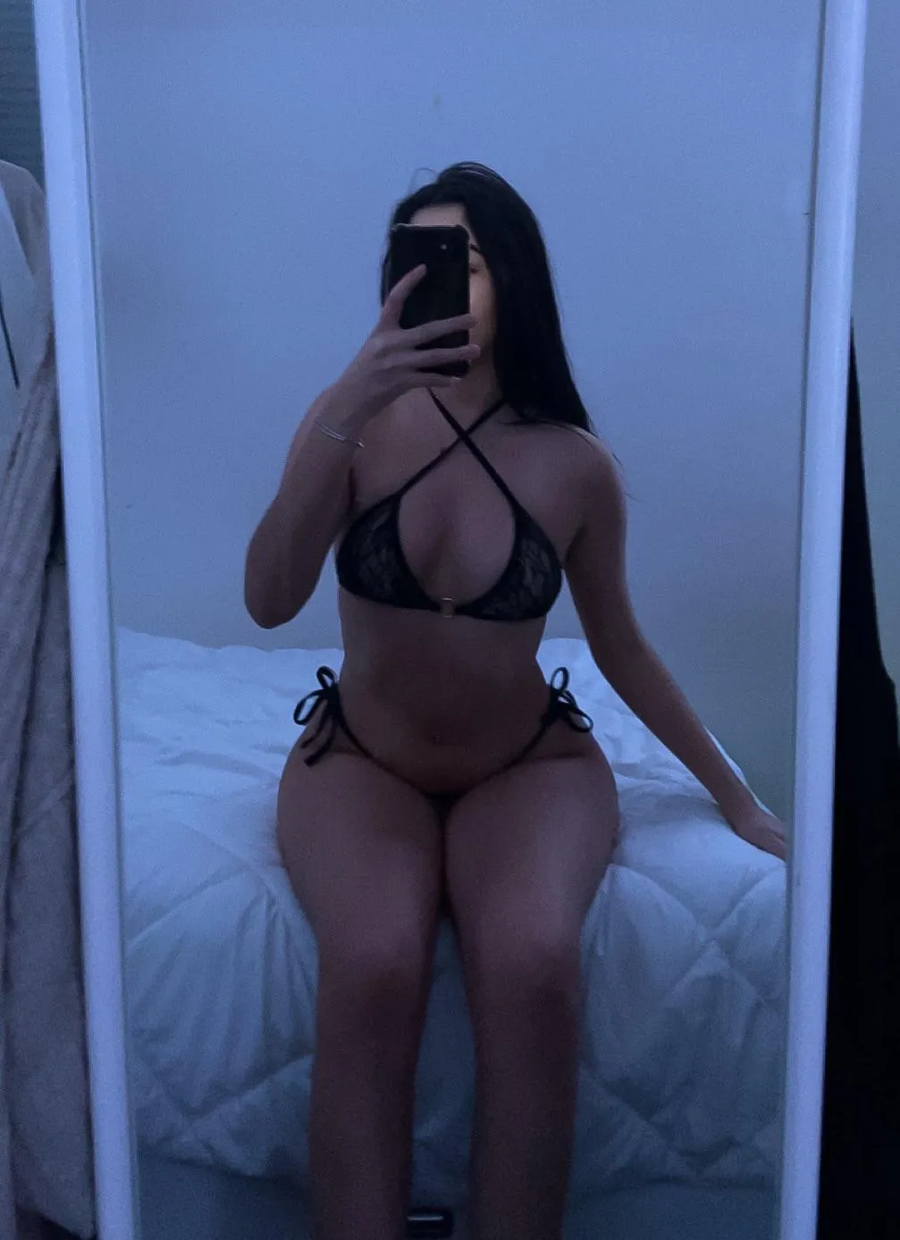 Passez une bonne semaine mes chatons 🤭❤️ posted by camgurlalya