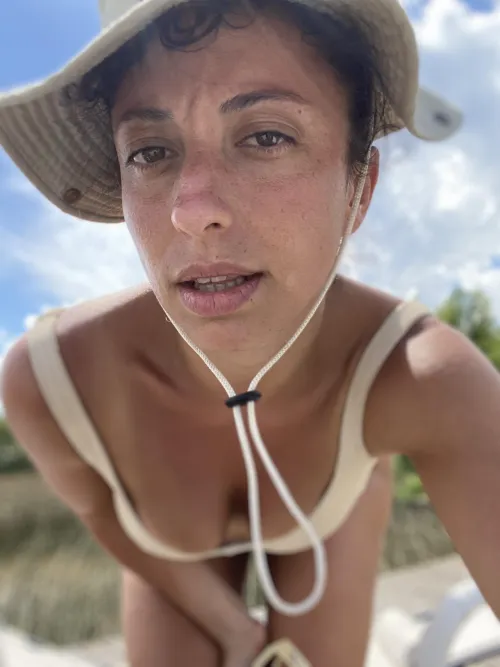 Upssyyy, the one on the left wants to escape by VetaBeneta