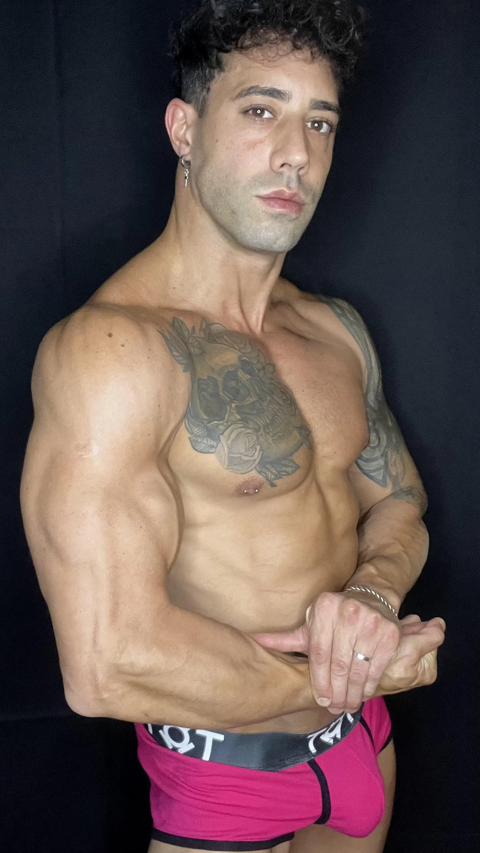 6’2’’ 220lbs posted by TattooedMuscled