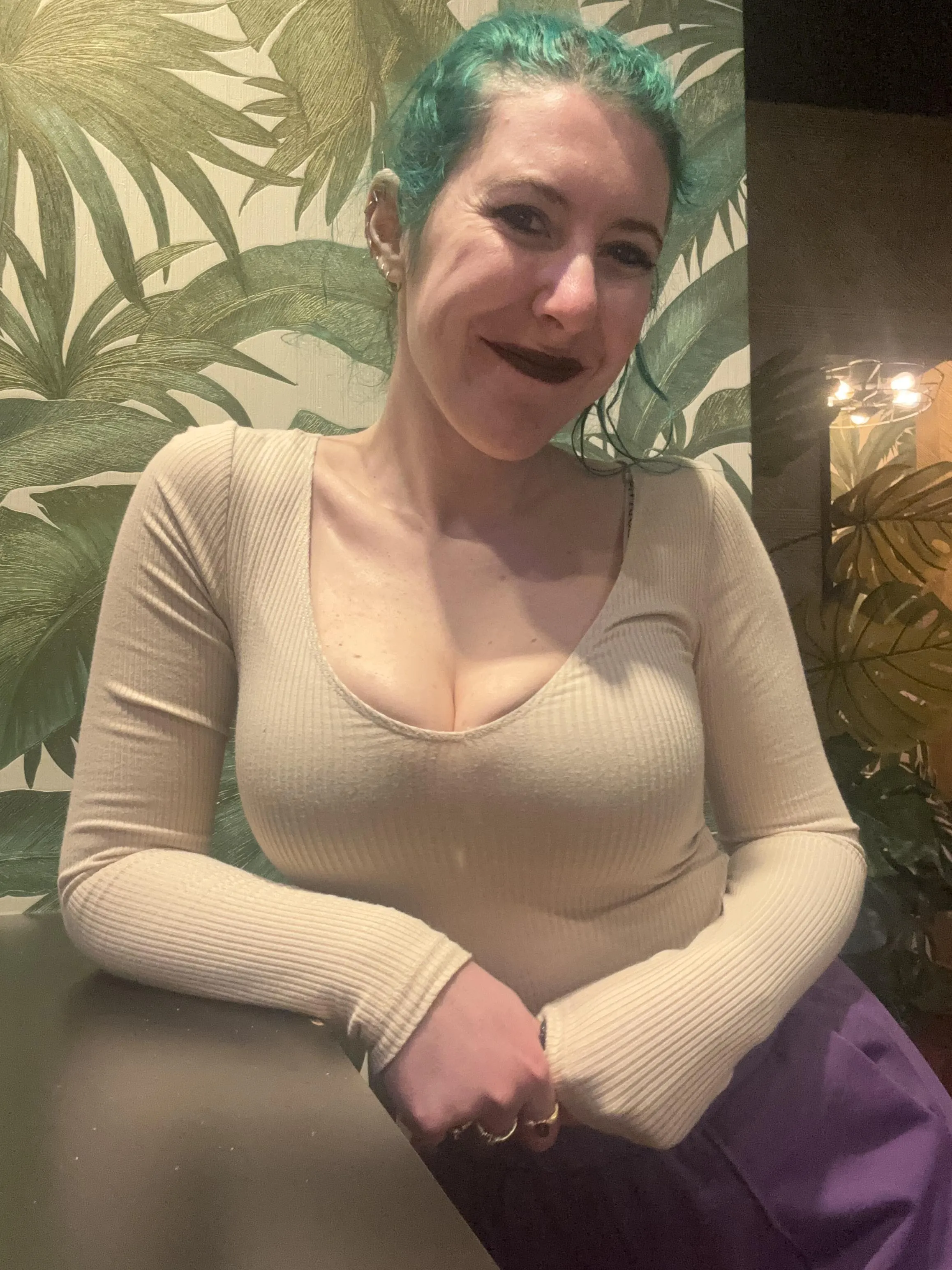 Cute cleavage posted by sirenskiss3