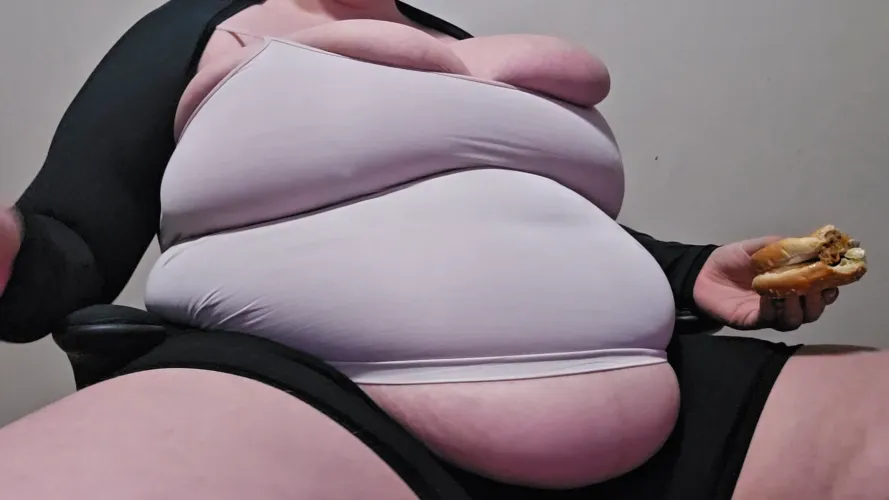 How do you think this shirt is fitting me? I think it's too big. by beaniebelly