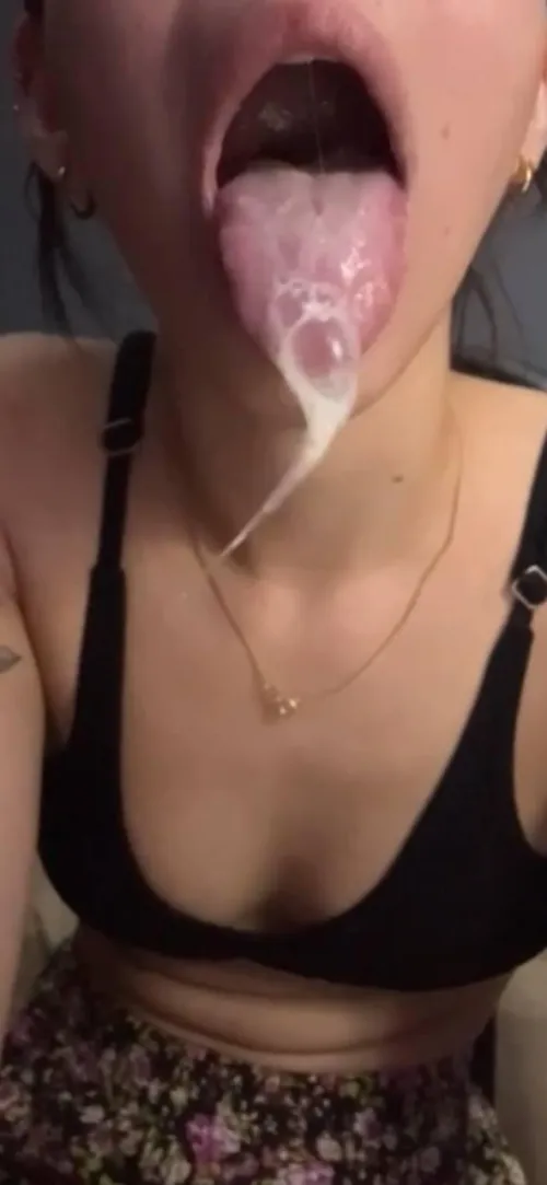 I want you to play with my drool by lovelyskms