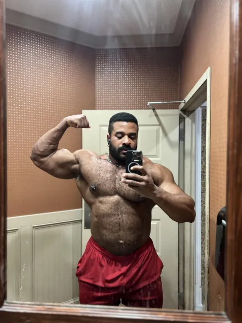 My arms never looked bigger by JJtripleXL