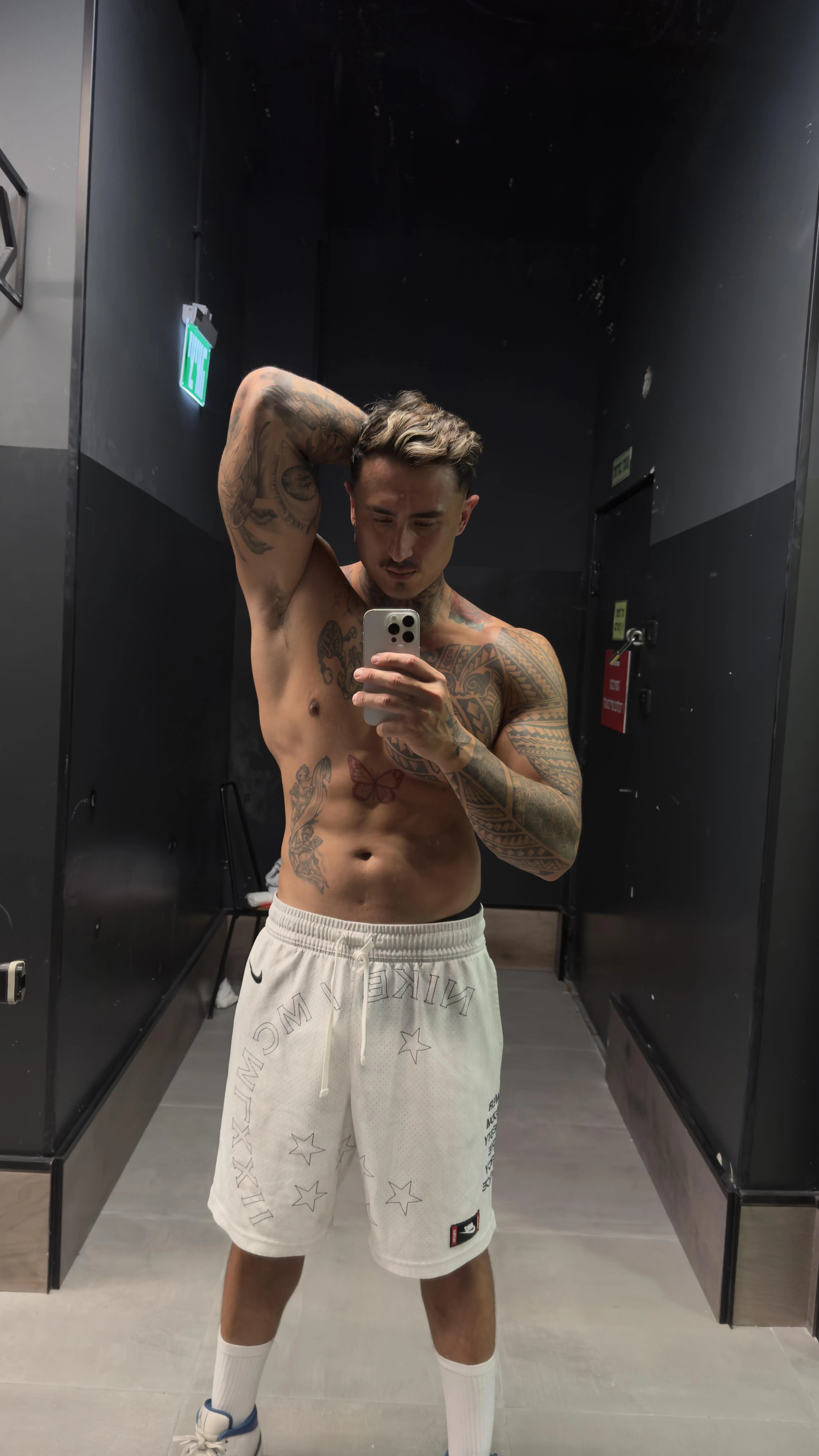 Submit in the locker room posted by hello_im_maui