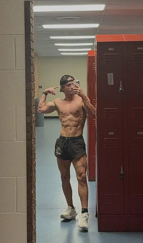 [21] took a 8 month break from Reddit but I’m finally back :) posted by living_lukely