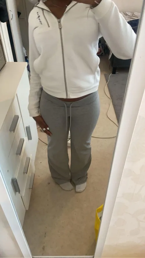 Ger alla första 99 som ❤️ en 🎁 i chatten!! by l1nalust