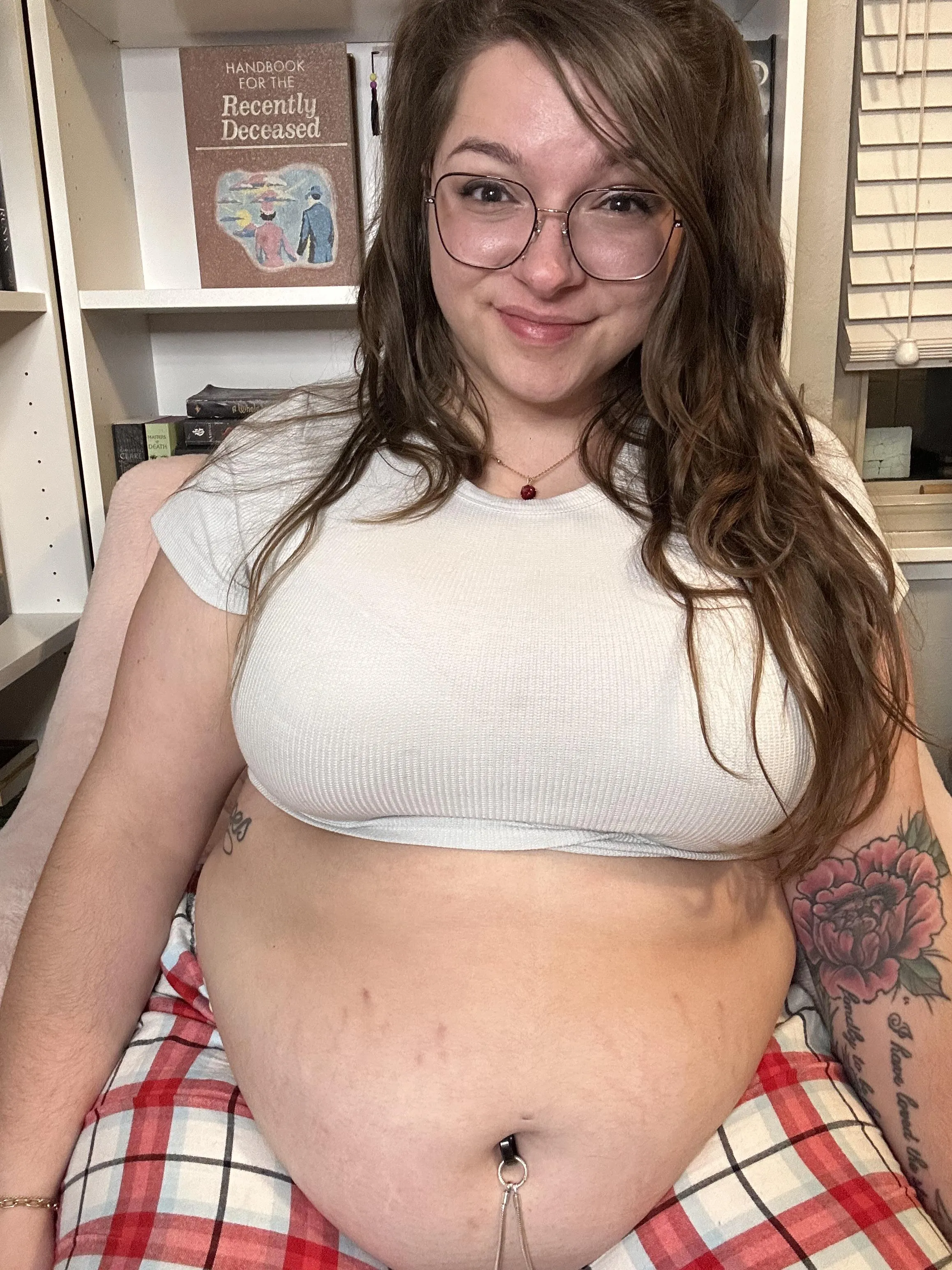 I love how big my belly is 🥰 posted by ChubbyBobbi
