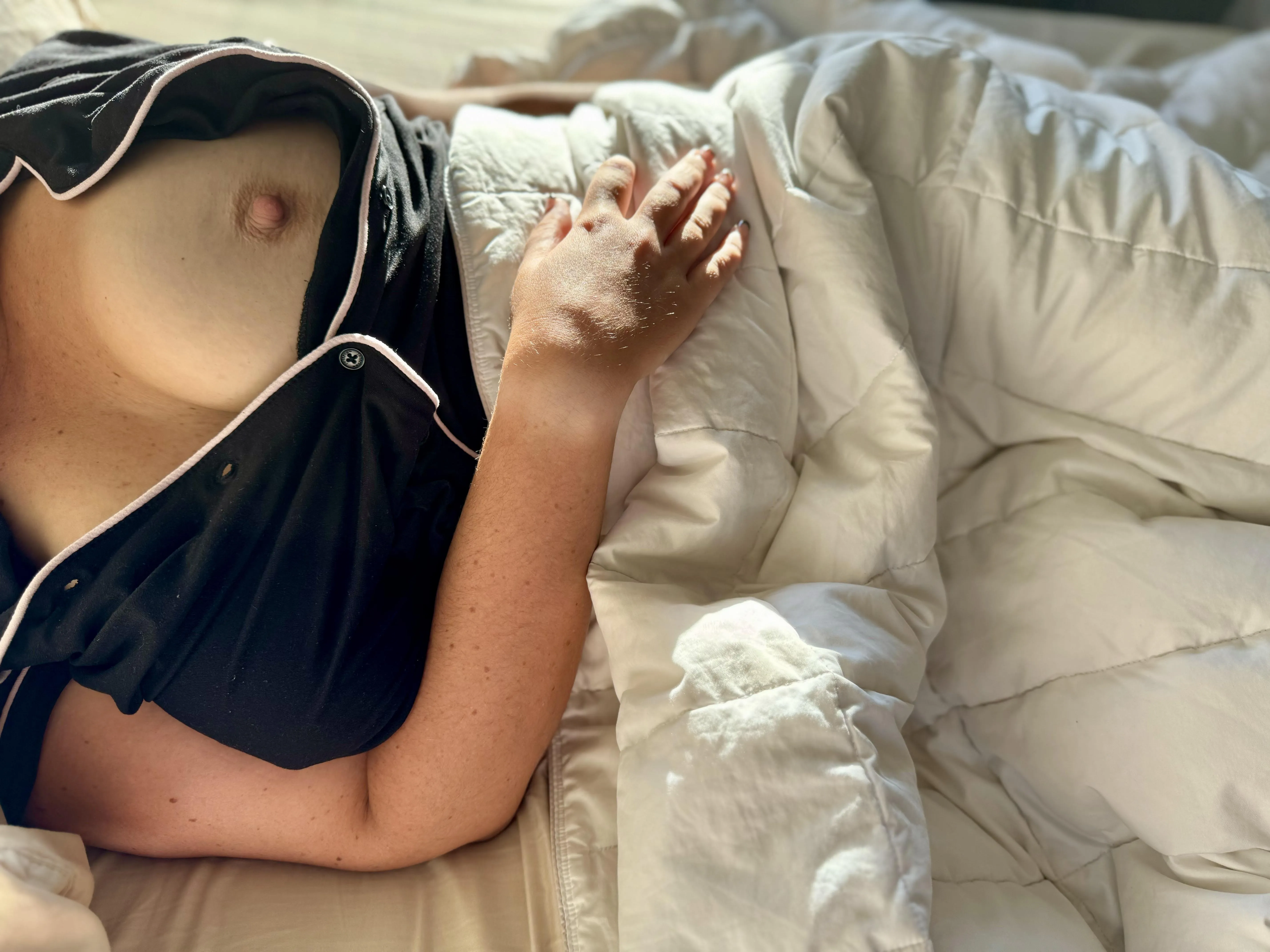 Cuddle up and suck my nipples posted by thighdripperr