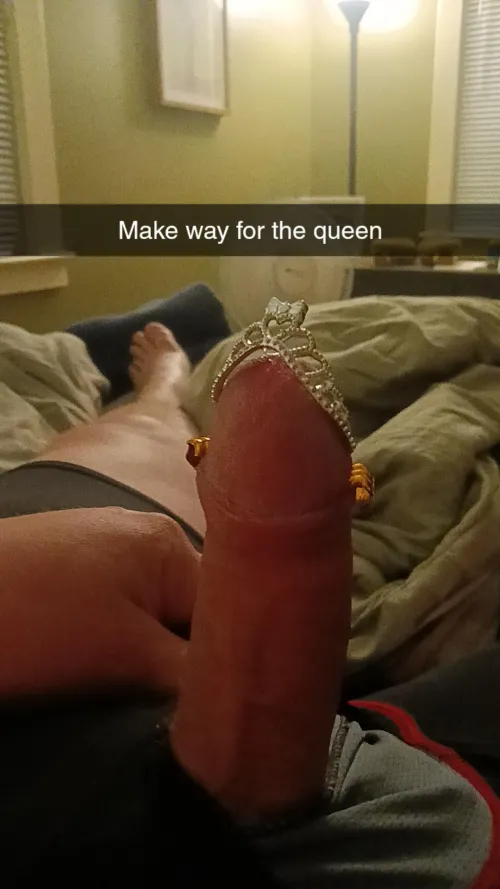 Every king needs his queen by The0therAltAcct