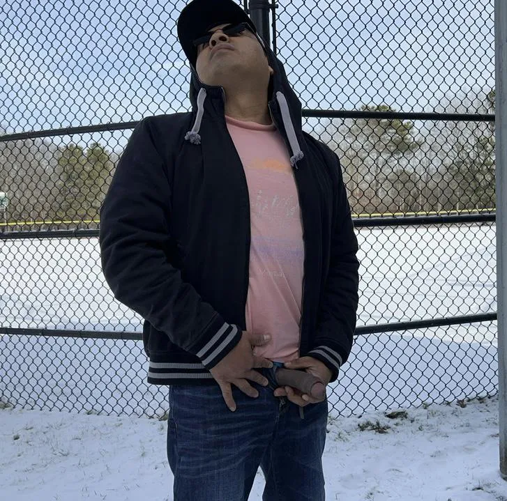 Get on your knees… posted by Carlos3783