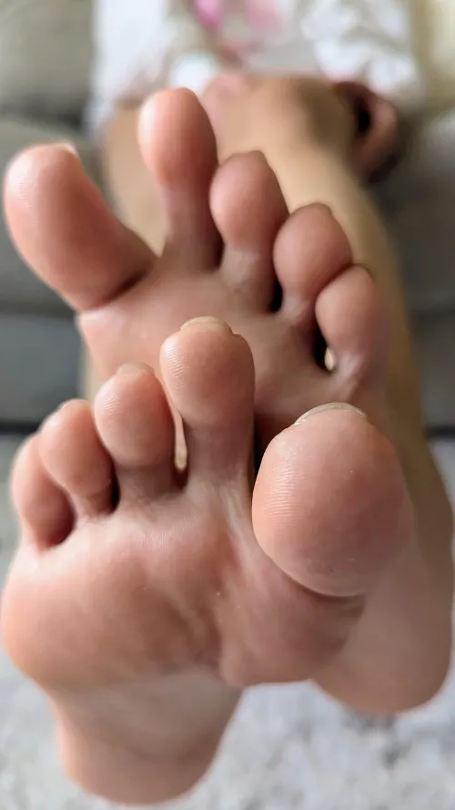 Little Asian toes for your little.... 🤭 by VietFiet