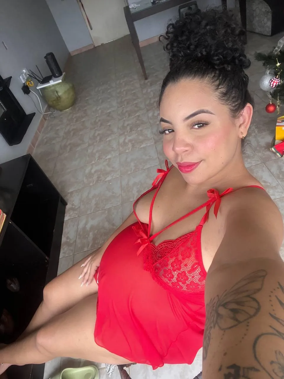 My belly is very big and I'm not even 8 months old yet, I'm looking for a dad for my son 🥰😘 posted by mariassr