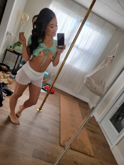 The tinier, the cuter by nikkidavisxo