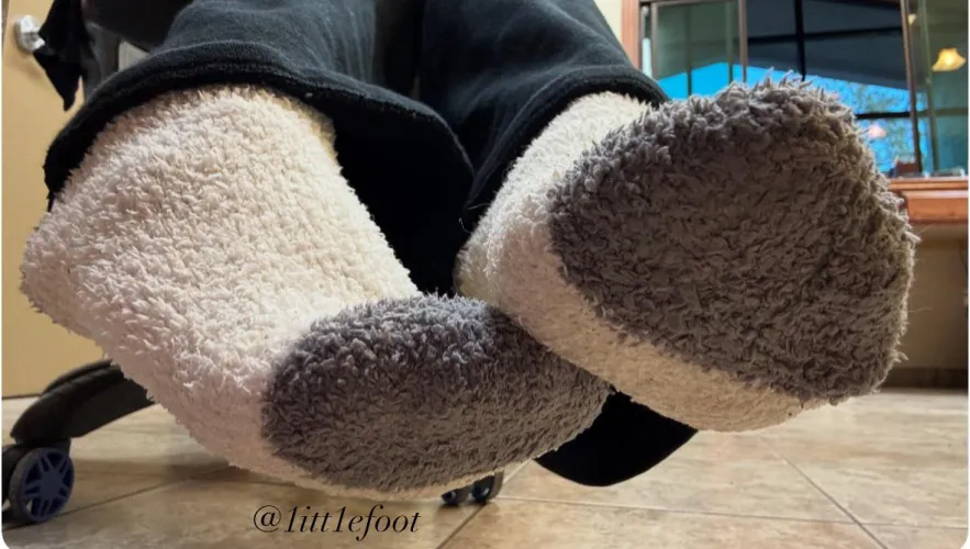 Comfy on Vday🙈 by 1itt1efoot