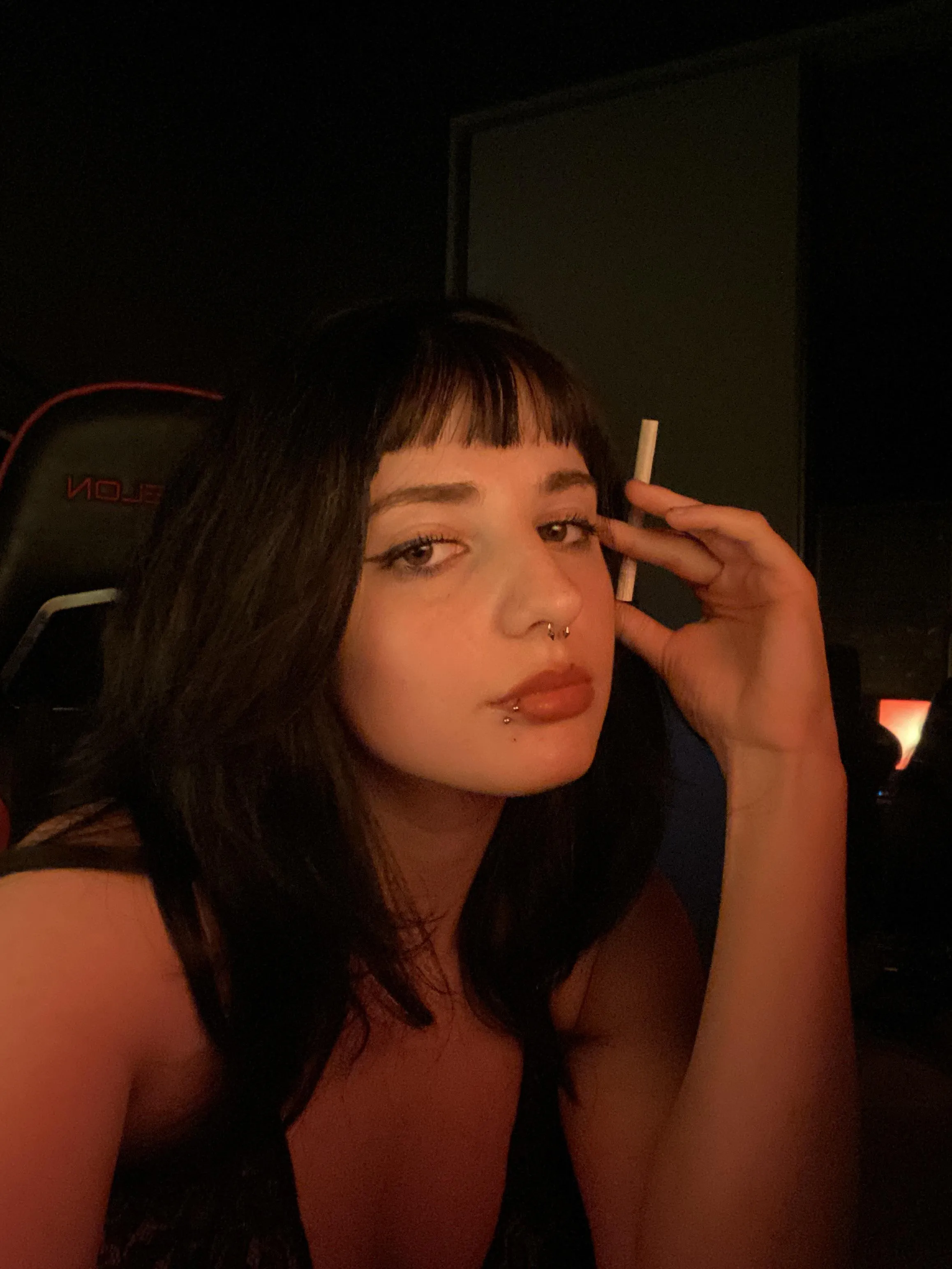 Cute smoker💋 posted by mikitauwuu