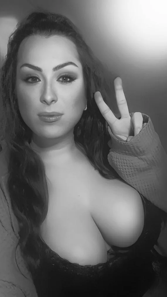 Happy Sunday 💋❤ posted by ImOnlyHereVirtually