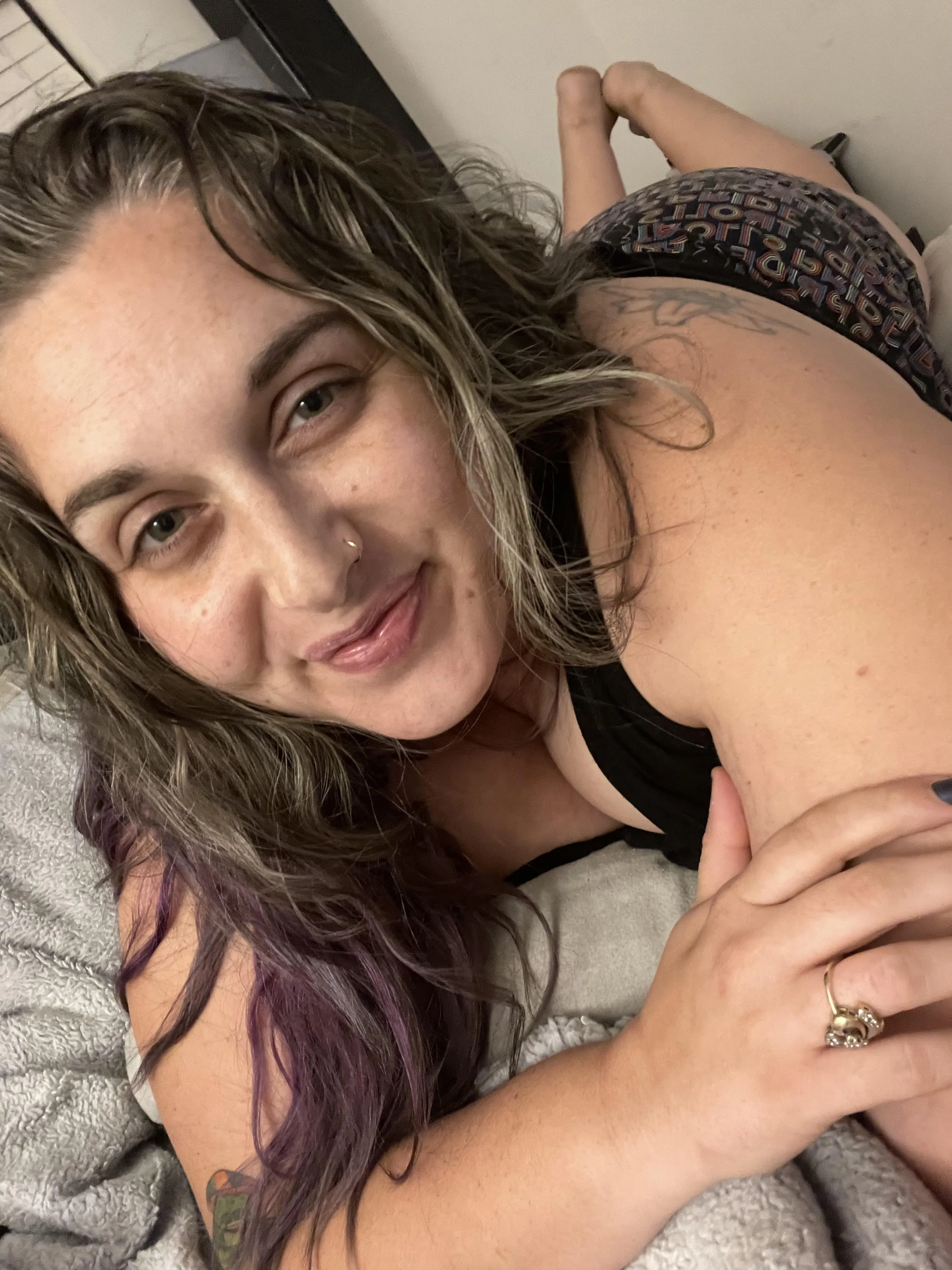 Saturday relaxing 🖤 posted by titzntequila