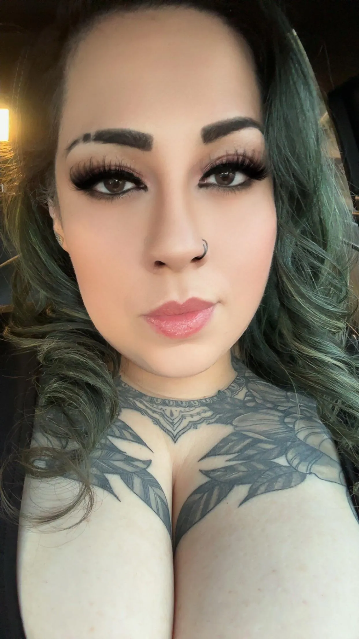 The sunlight was doing its thanggg for me today 🤣 posted by spiccylatina