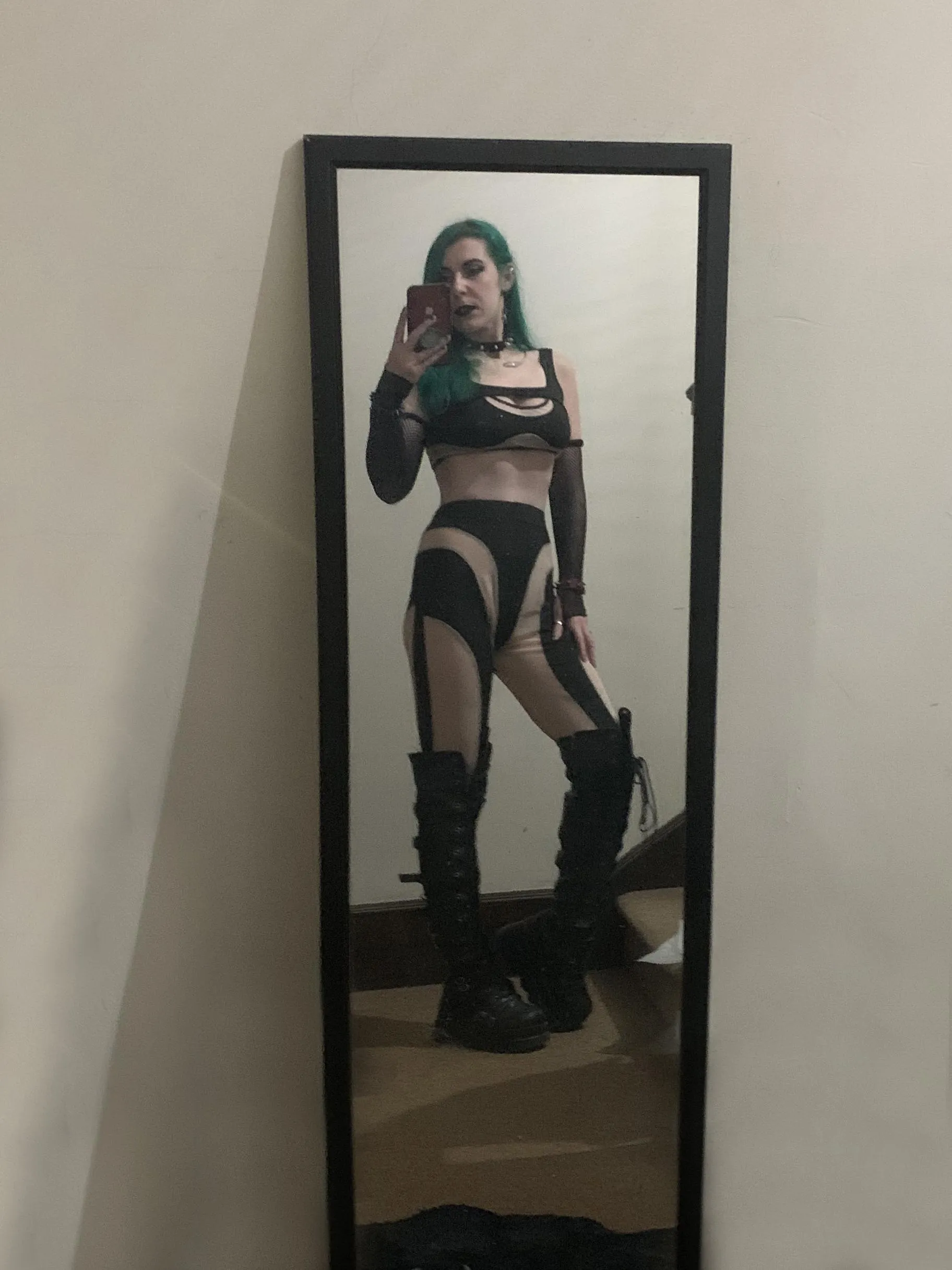 Big goth boots posted by sirenskiss3