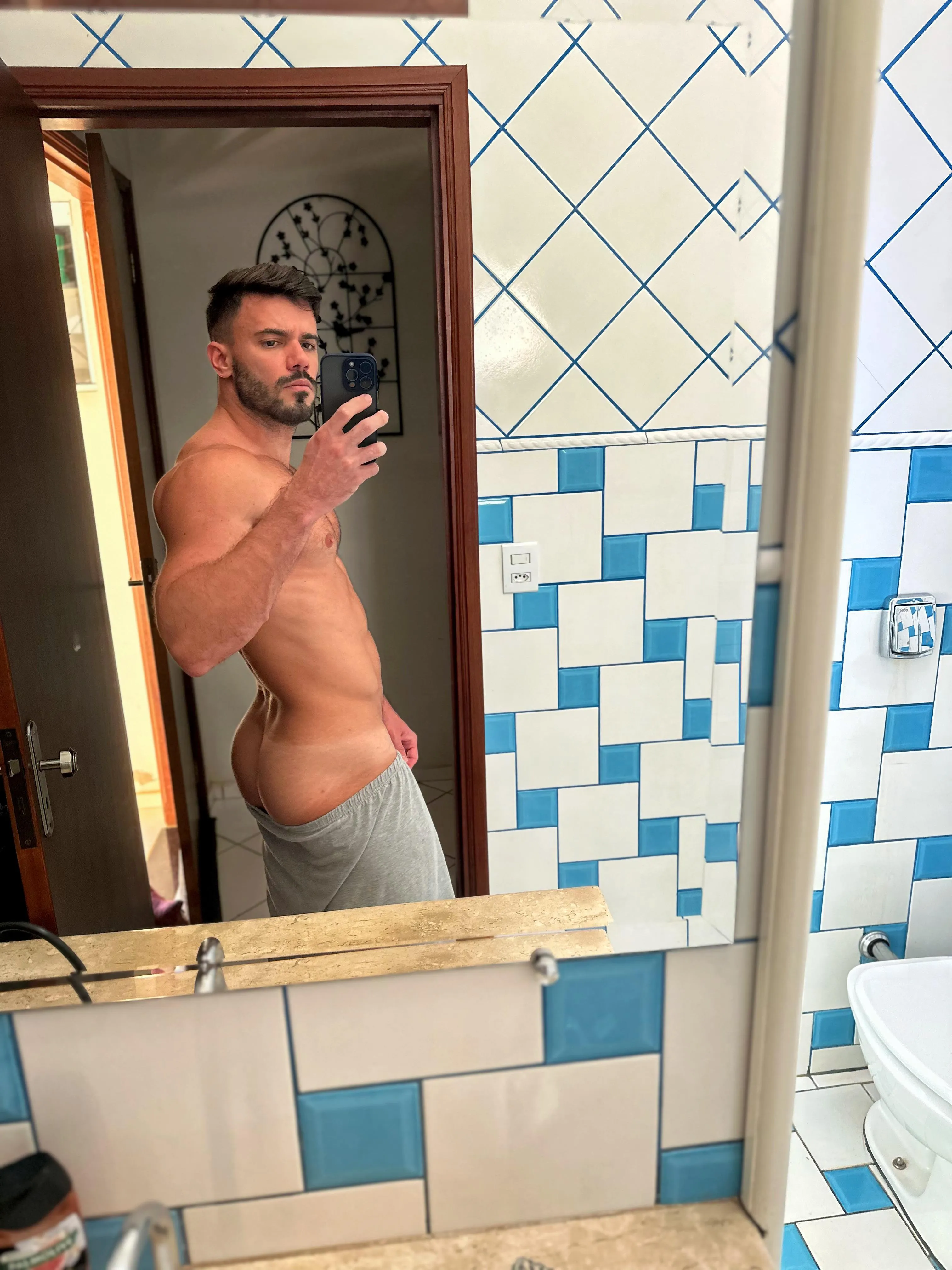 Can you help me to undress? posted by italofassin