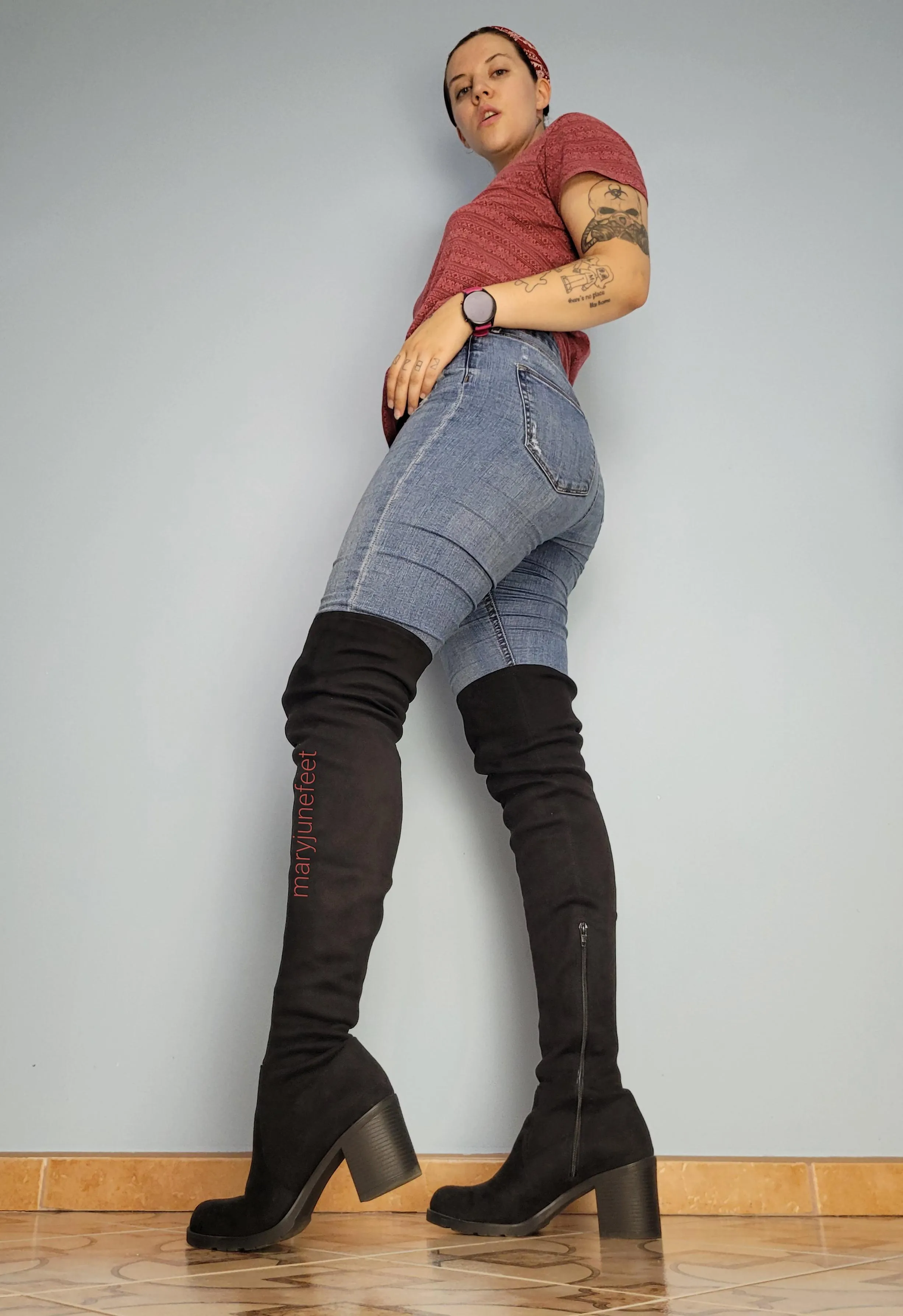 Long boots, long legs. posted by MaryJunefeet