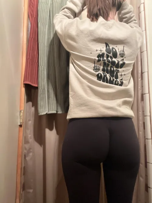 Want to see 37yo mommy remove these leggings by misstylerjune