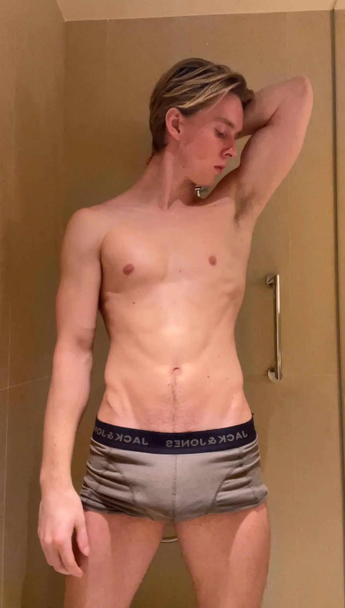 Can you help me out? posted by norwaytwunk