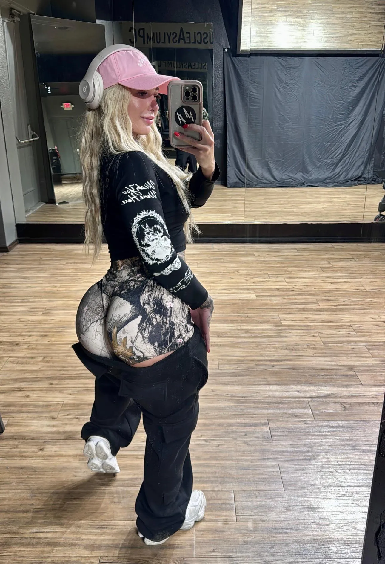 two handfuls posted by FitnessBarbiee