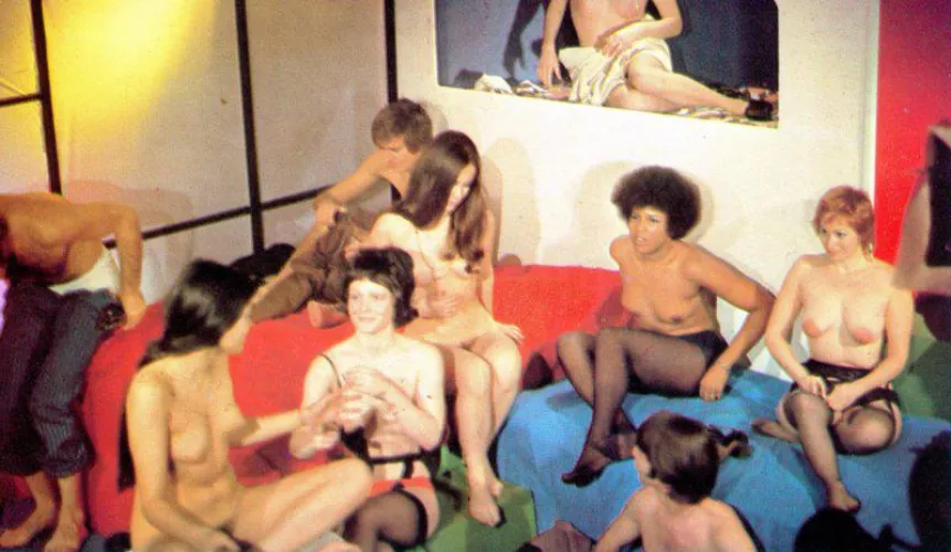 Crash pad orgy [1960s] by html5gamerguy